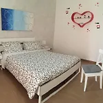 La Rosa Blu 2 Bed & Breakfast 3*